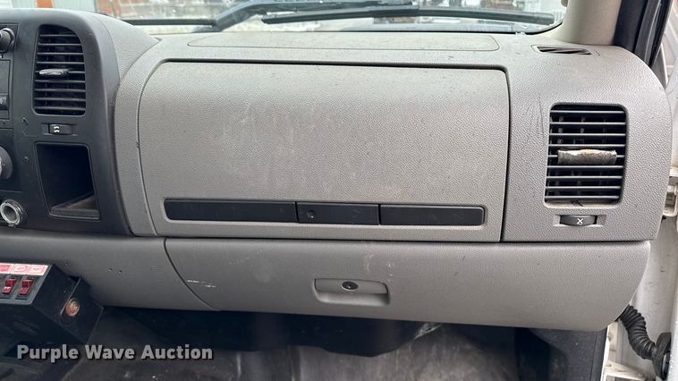 image for item ND9446 2011 Chevrolet Silverado 2500HD Ext. Cab utility bed pickup truck