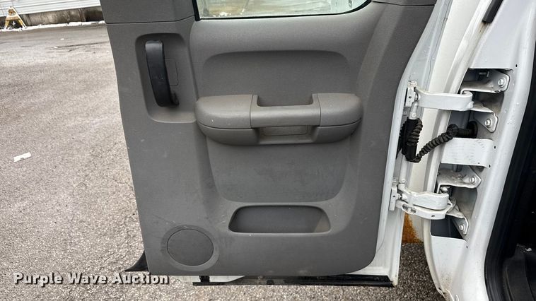 image for item ND9446 2011 Chevrolet Silverado 2500HD Ext. Cab utility bed pickup truck