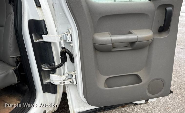 image for item ND9446 2011 Chevrolet Silverado 2500HD Ext. Cab utility bed pickup truck