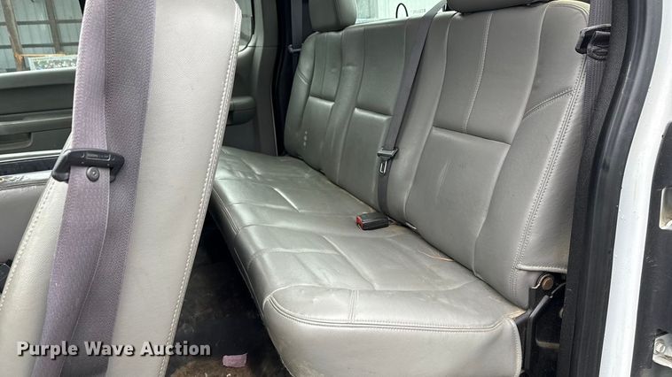 image for item ND9446 2011 Chevrolet Silverado 2500HD Ext. Cab utility bed pickup truck