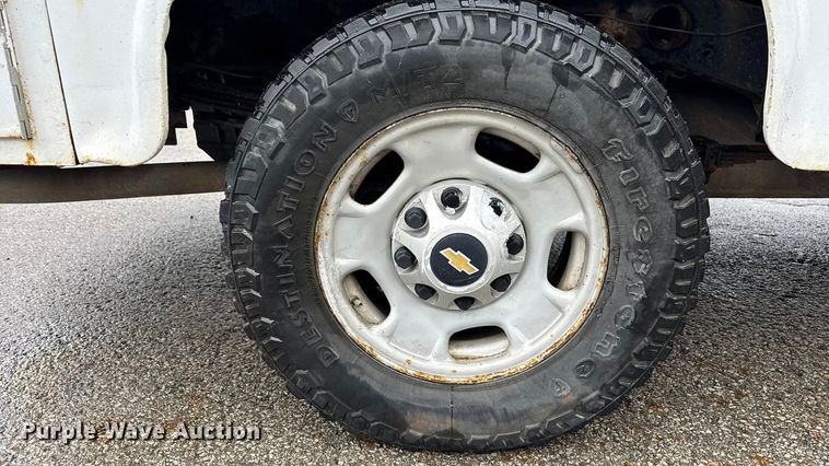 image for item ND9446 2011 Chevrolet Silverado 2500HD Ext. Cab utility bed pickup truck