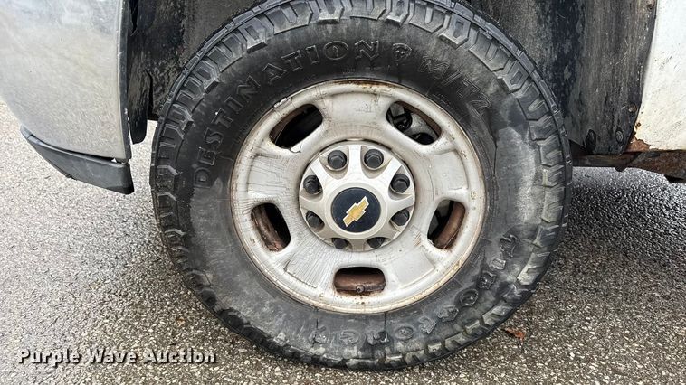 image for item ND9446 2011 Chevrolet Silverado 2500HD Ext. Cab utility bed pickup truck