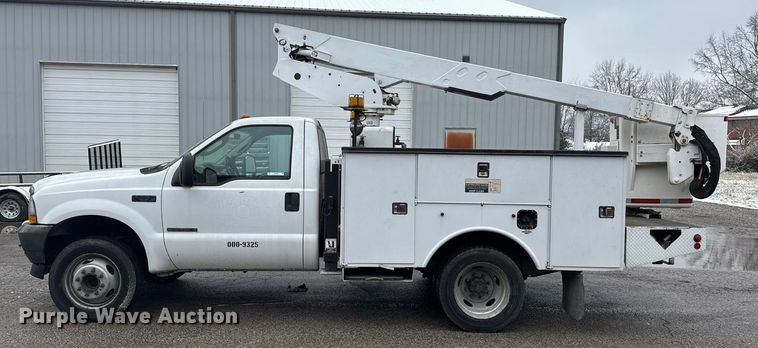 image for item ND9448 2003 Ford F550 bucket truck