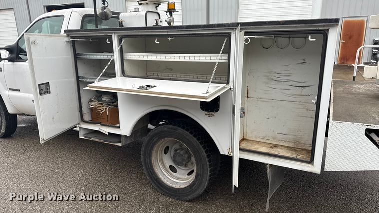 image for item ND9448 2003 Ford F550 bucket truck