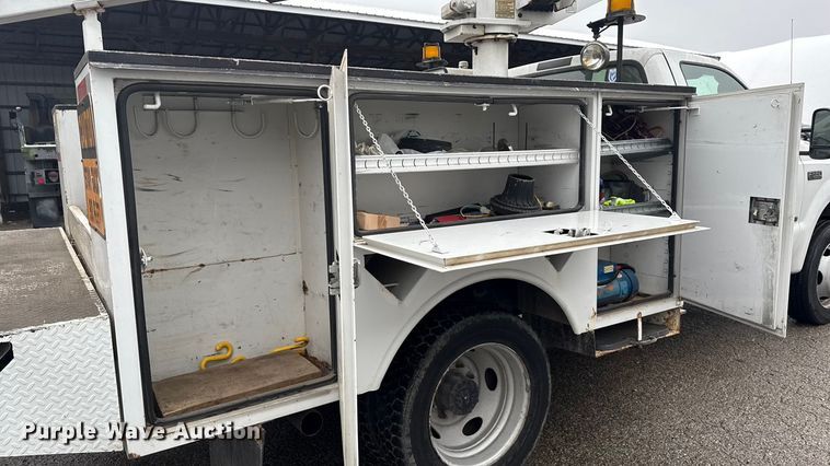 image for item ND9448 2003 Ford F550 bucket truck