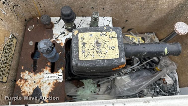 image for item ND9448 2003 Ford F550 bucket truck