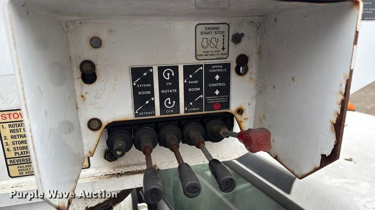 image for item ND9448 2003 Ford F550 bucket truck