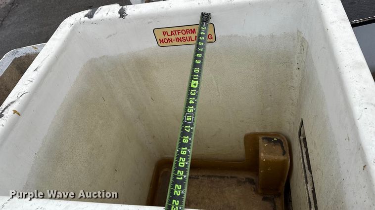 image for item ND9448 2003 Ford F550 bucket truck