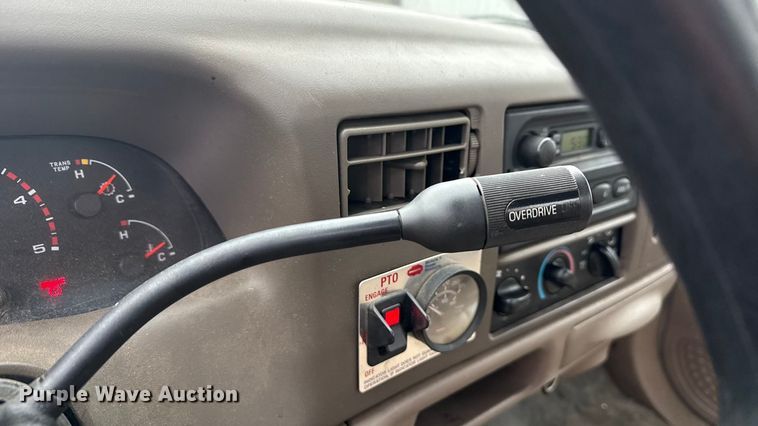 image for item ND9448 2003 Ford F550 bucket truck