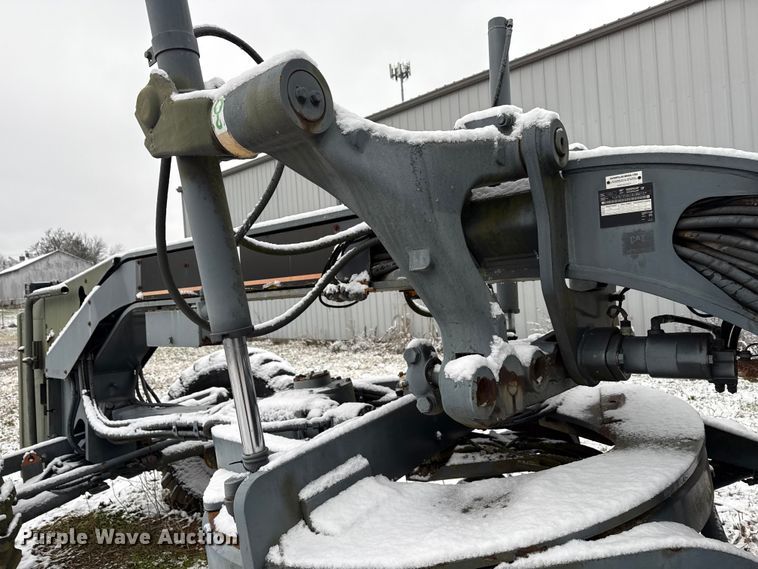 image for item ND9449 2004 Caterpillar 135H motor grader