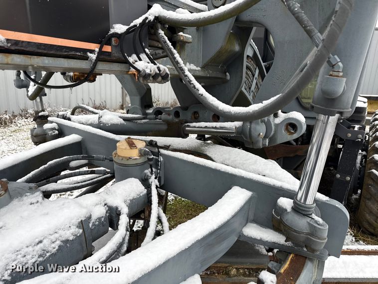 image for item ND9449 2004 Caterpillar 135H motor grader