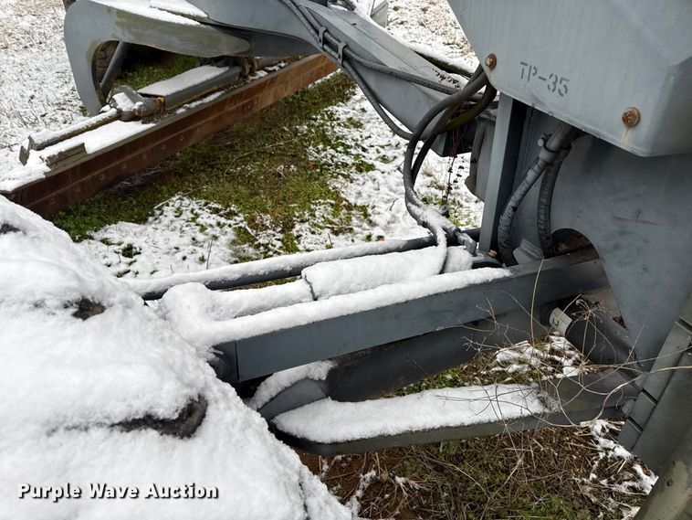 image for item ND9449 2004 Caterpillar 135H motor grader