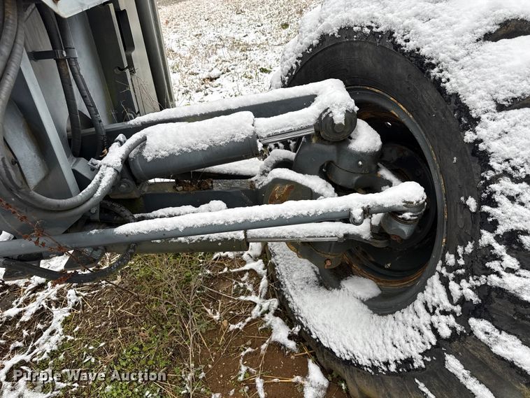 image for item ND9449 2004 Caterpillar 135H motor grader