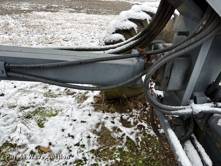 image for item ND9449 2004 Caterpillar 135H motor grader