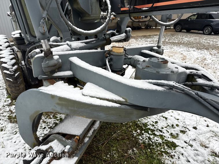 image for item ND9449 2004 Caterpillar 135H motor grader