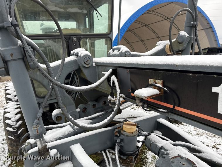 image for item ND9449 2004 Caterpillar 135H motor grader