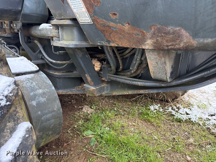 image for item ND9449 2004 Caterpillar 135H motor grader