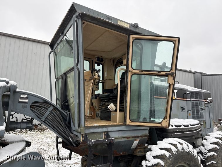 image for item ND9449 2004 Caterpillar 135H motor grader