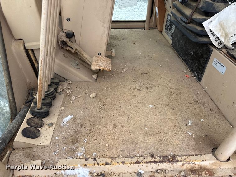 image for item ND9449 2004 Caterpillar 135H motor grader