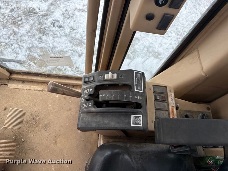 image for item ND9449 2004 Caterpillar 135H motor grader