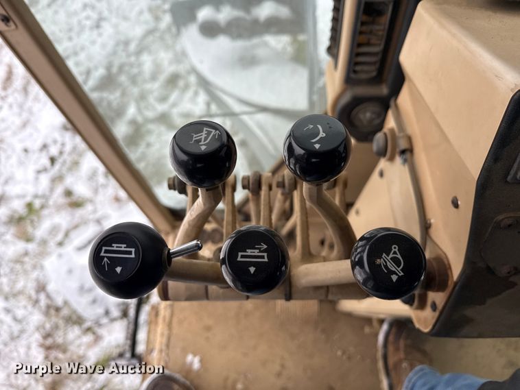 image for item ND9449 2004 Caterpillar 135H motor grader