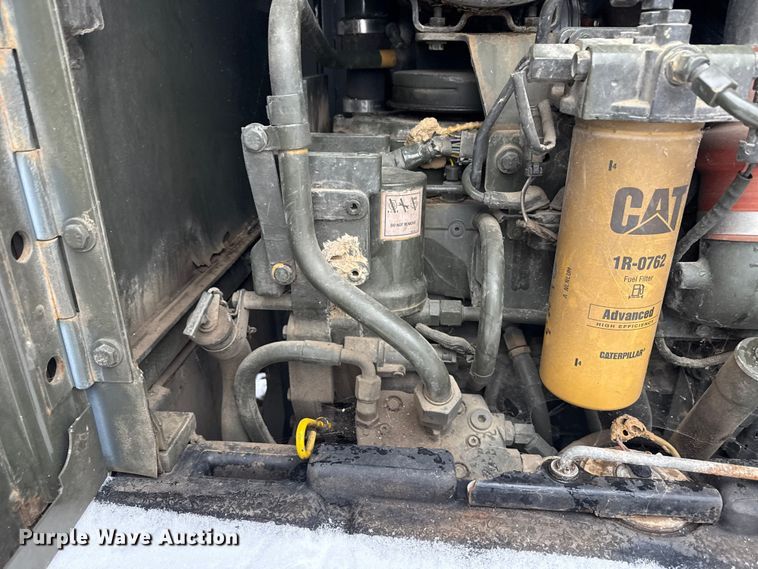 image for item ND9449 2004 Caterpillar 135H motor grader