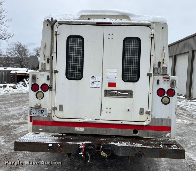 image for item ND9453 2006 Ford F350 Super Duty XL utility bed pickup truck