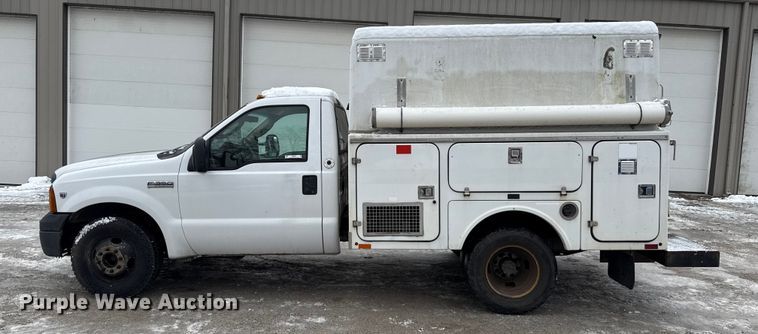 image for item ND9453 2006 Ford F350 Super Duty XL utility bed pickup truck