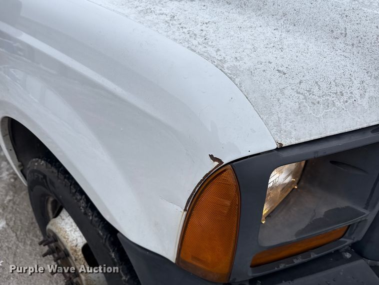 image for item ND9453 2006 Ford F350 Super Duty XL utility bed pickup truck