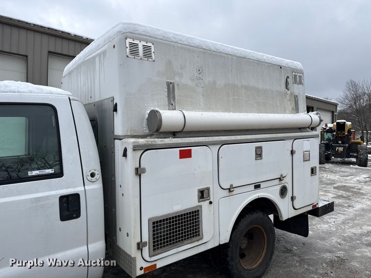 image for item ND9453 2006 Ford F350 Super Duty XL utility bed pickup truck