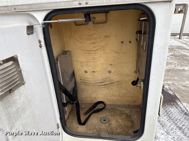 image for item ND9453 2006 Ford F350 Super Duty XL utility bed pickup truck