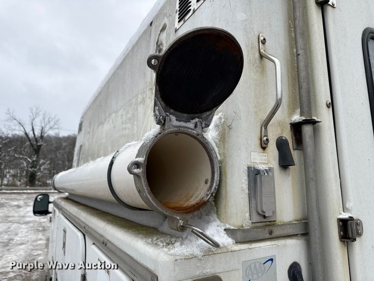 image for item ND9453 2006 Ford F350 Super Duty XL utility bed pickup truck