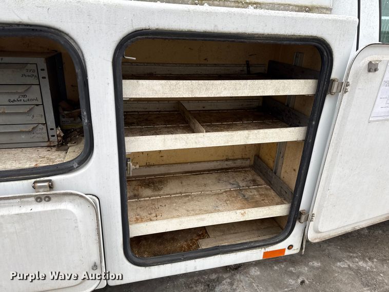 image for item ND9453 2006 Ford F350 Super Duty XL utility bed pickup truck