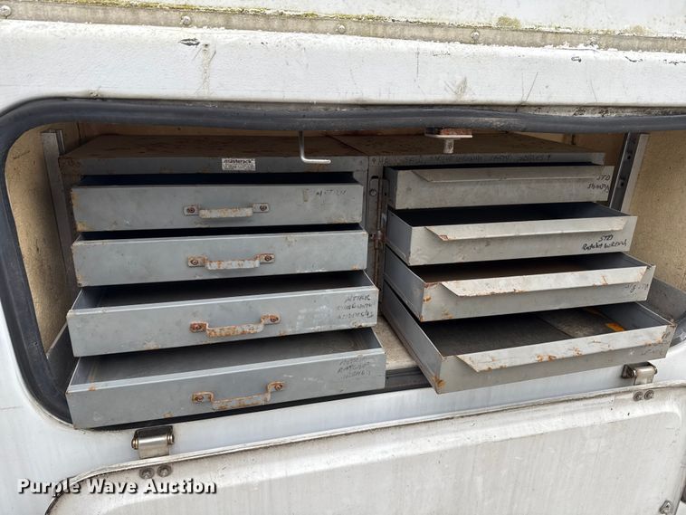 image for item ND9453 2006 Ford F350 Super Duty XL utility bed pickup truck