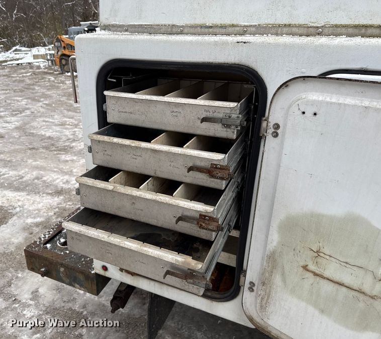 image for item ND9453 2006 Ford F350 Super Duty XL utility bed pickup truck