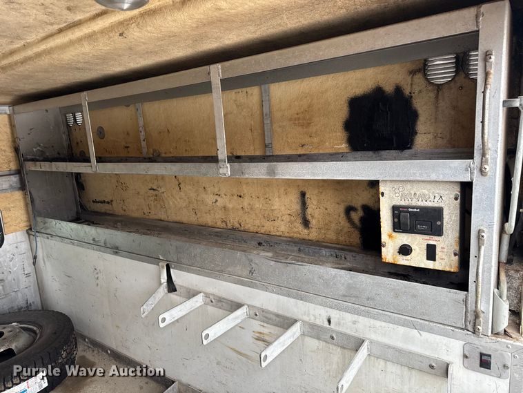 image for item ND9453 2006 Ford F350 Super Duty XL utility bed pickup truck