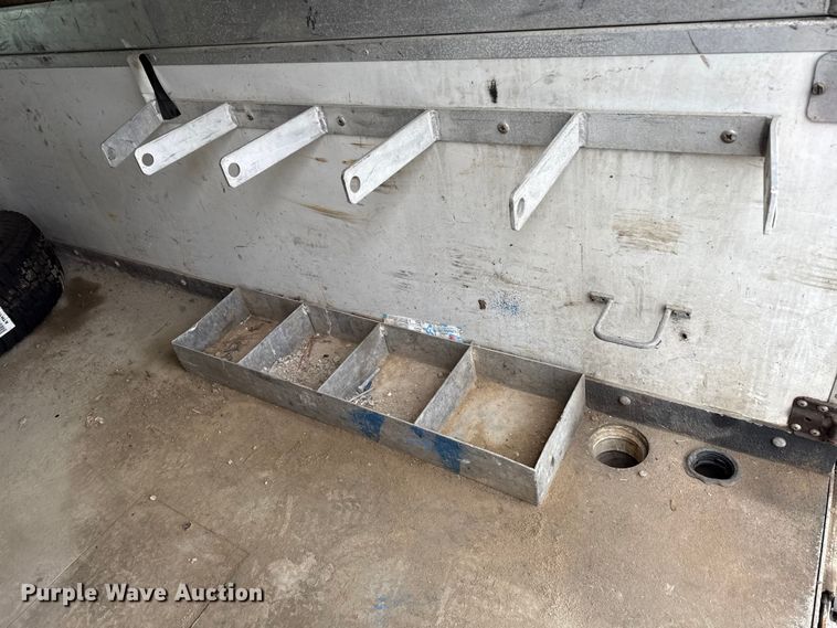 image for item ND9453 2006 Ford F350 Super Duty XL utility bed pickup truck