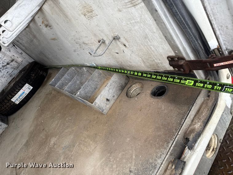 image for item ND9453 2006 Ford F350 Super Duty XL utility bed pickup truck