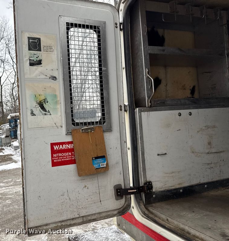 image for item ND9453 2006 Ford F350 Super Duty XL utility bed pickup truck