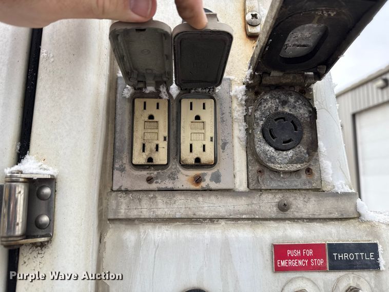 image for item ND9453 2006 Ford F350 Super Duty XL utility bed pickup truck