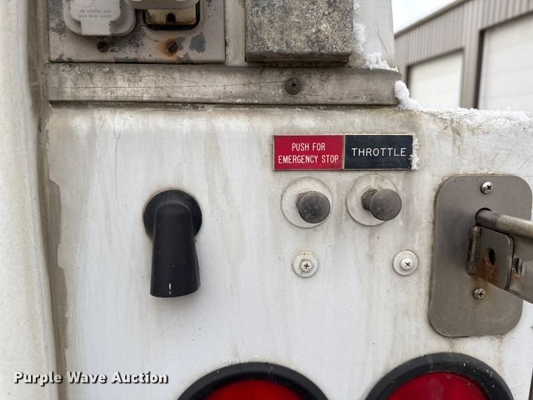 image for item ND9453 2006 Ford F350 Super Duty XL utility bed pickup truck