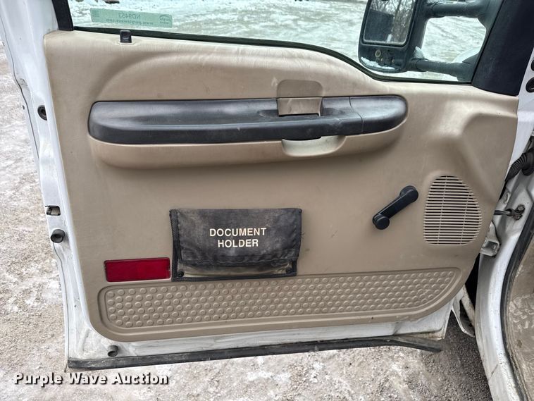 image for item ND9453 2006 Ford F350 Super Duty XL utility bed pickup truck