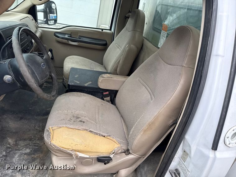 image for item ND9453 2006 Ford F350 Super Duty XL utility bed pickup truck