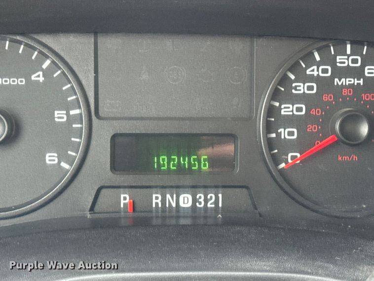 image for item ND9453 2006 Ford F350 Super Duty XL utility bed pickup truck