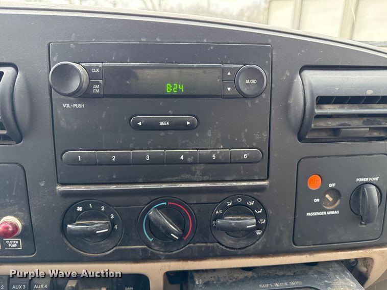 image for item ND9453 2006 Ford F350 Super Duty XL utility bed pickup truck