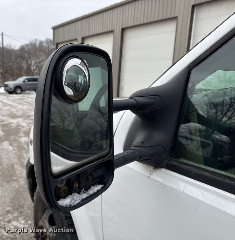 image for item ND9453 2006 Ford F350 Super Duty XL utility bed pickup truck