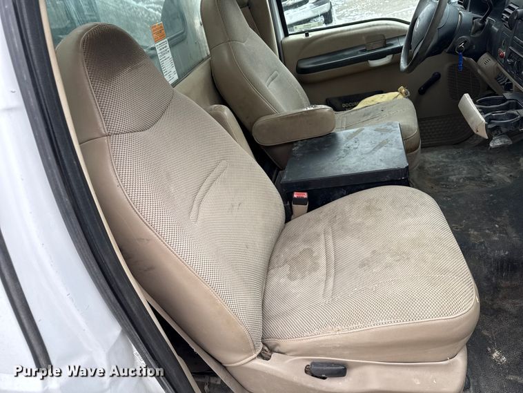 image for item ND9453 2006 Ford F350 Super Duty XL utility bed pickup truck