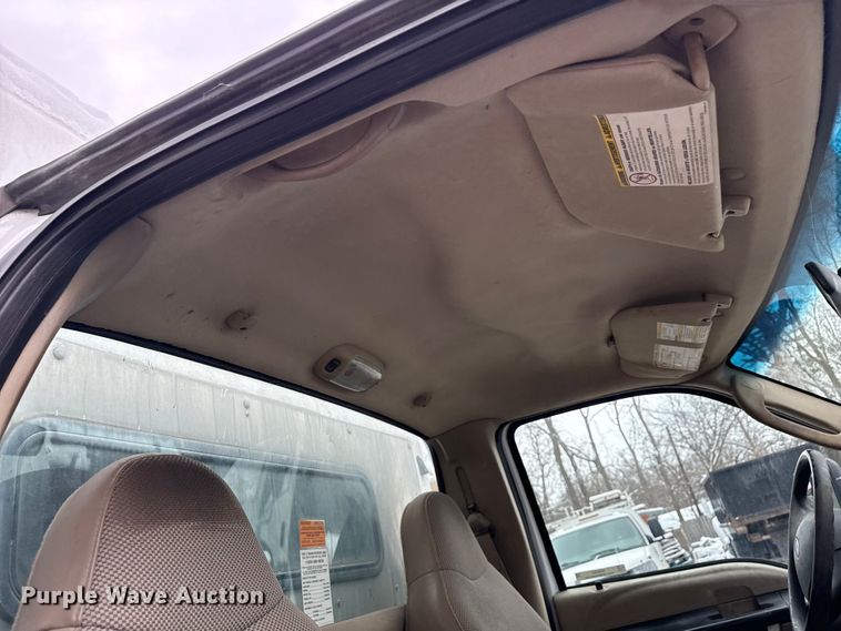 image for item ND9453 2006 Ford F350 Super Duty XL utility bed pickup truck