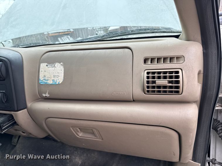 image for item ND9453 2006 Ford F350 Super Duty XL utility bed pickup truck