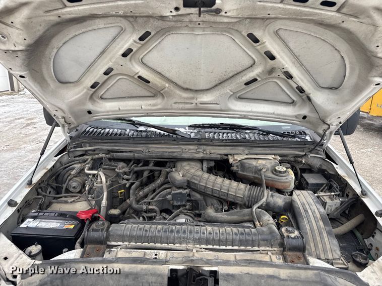 image for item ND9453 2006 Ford F350 Super Duty XL utility bed pickup truck